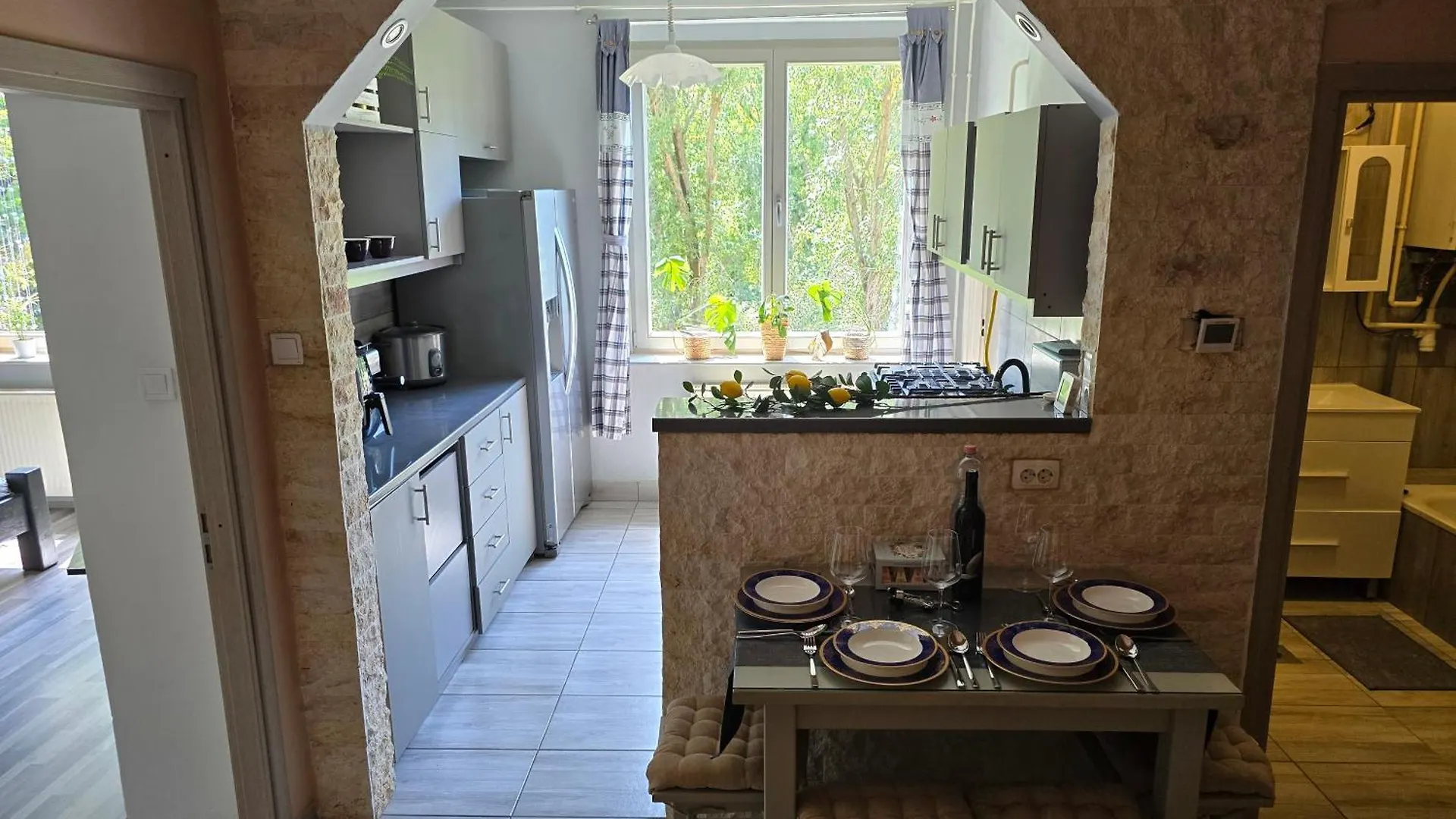 Serenity Family Apartment In Old Buda Near Tram Line Budapest