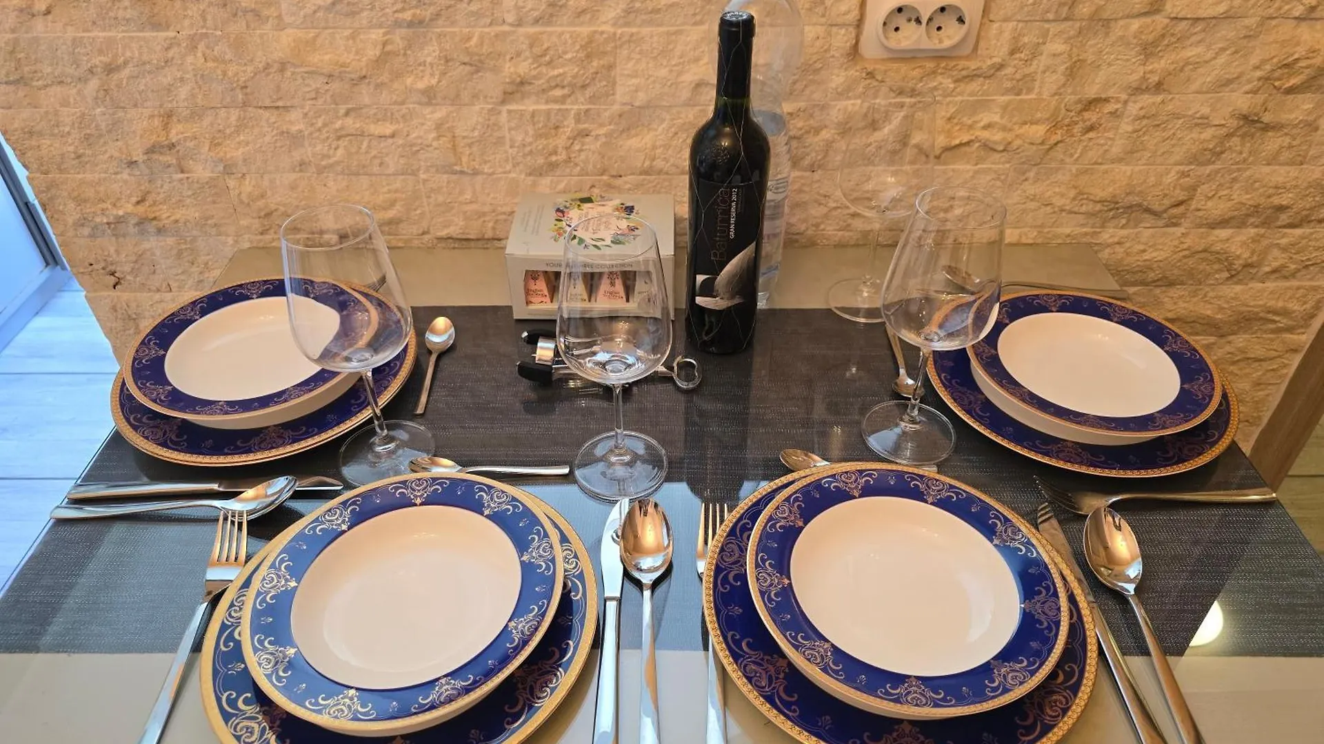 Serenity Family Apartment In Old Buda Near Tram Line Budapest