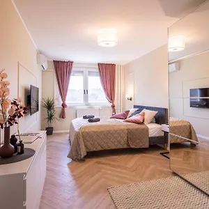 Apartman Stock, Budapest