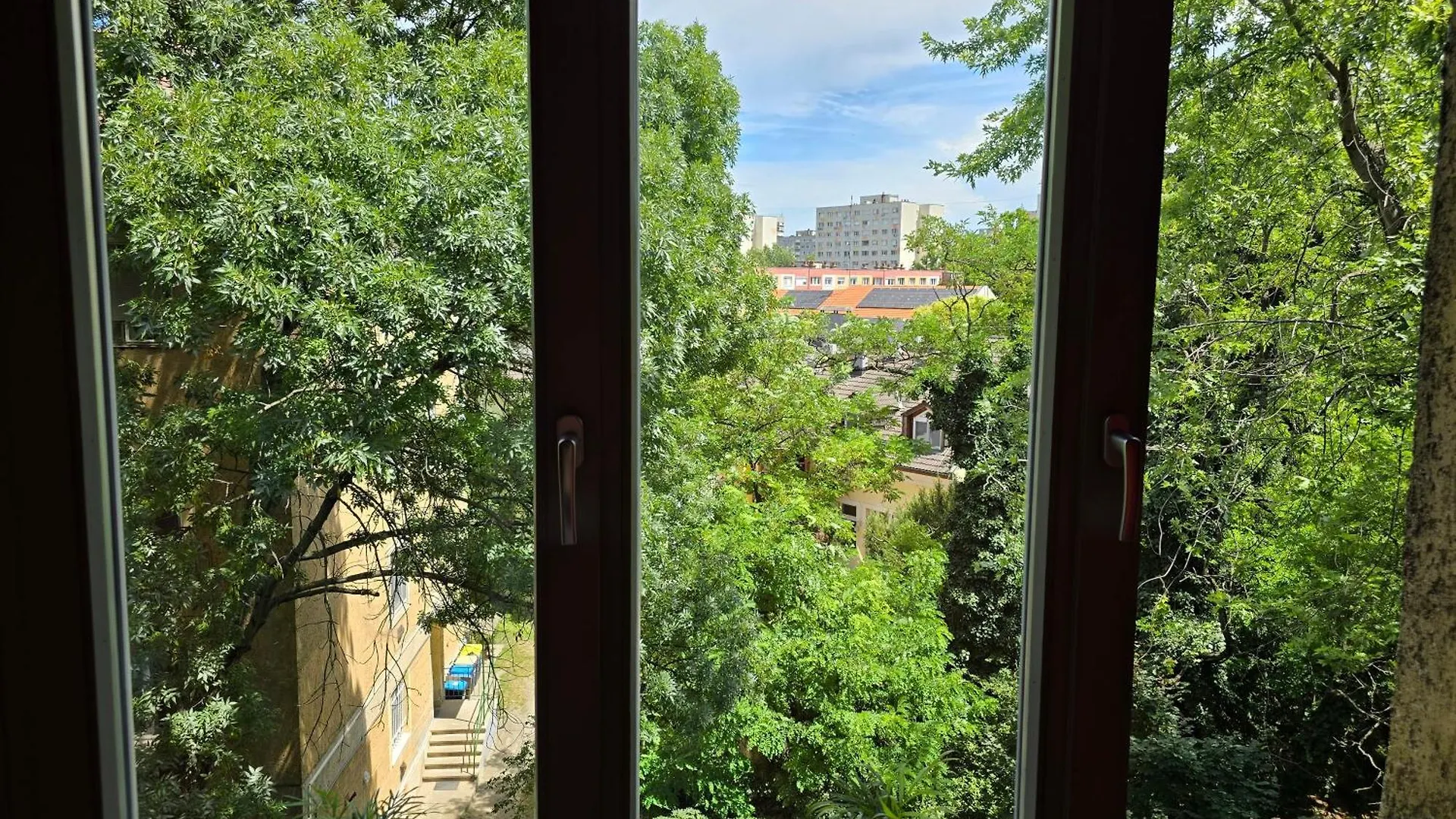 Serenity Family Apartment In Old Buda Near Tram Line Budapešť